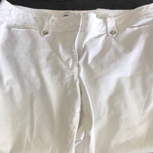 Whitehouse black market white capris